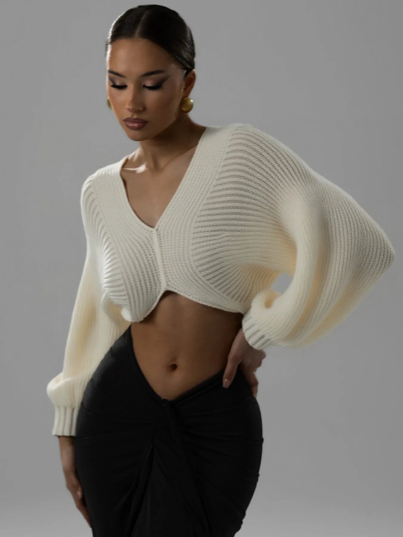 Women's Crop Sweater Off White V-Neck Long Sleeve Sweater 56f7aa4798ed46d1af103e143a86cb43-Max-Origin Trendsi