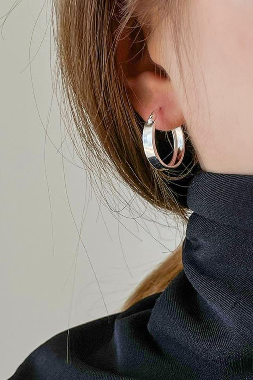 Hoop Huggie Earrings Gold-Plated Brass Round Women Golden Jewelry Silver One Size 5a4e0b92-76aa-4822-90c9-a323ec1b08da-Max Trendsi