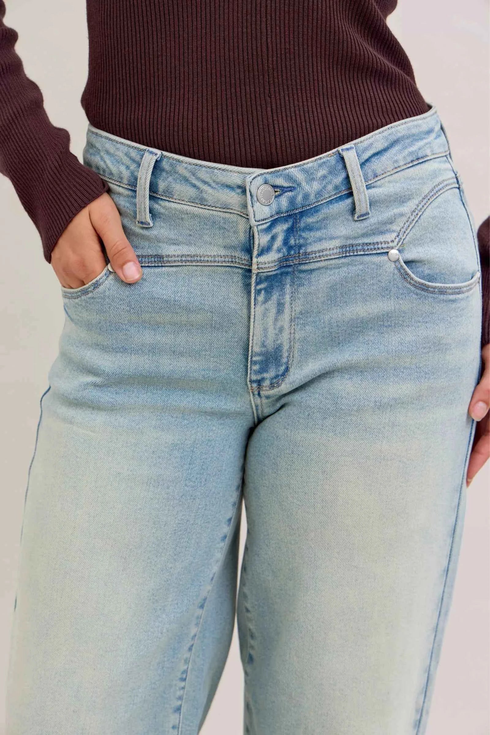 Judy Blue Straight Jeans High Waist Column Medium Wash Denim Pants 5a8c145e-b2b3-44c3-9fcf-eb31ea0863e8-Max-Origin Trendsi