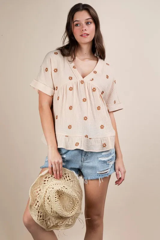 VERY J Woven Blouse Flower Embroidered Natural Beige Short Sleeve 5b1813e71b094ec2b9d8e8ad4999905d-Max-Origin Trendsi