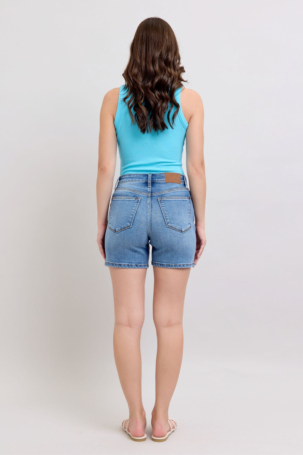 Judy Blue Denim Shorts 2 Buttons with Pockets Medium Wash Plus Sizes 5b3cf120-27b5-4ac7-8f3e-a9999313438f-Max Trendsi