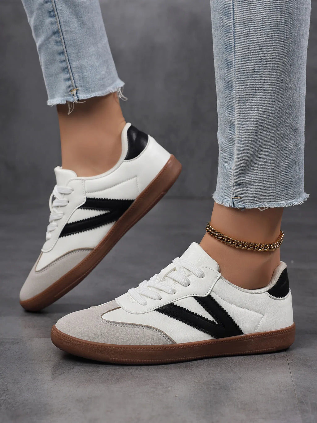 Women's Sneakers Casual V Contrast Round Toe Pu Leather Shoes 5c05a632b4c34ab18eaeb20720893417-Max-Origin Trendsi