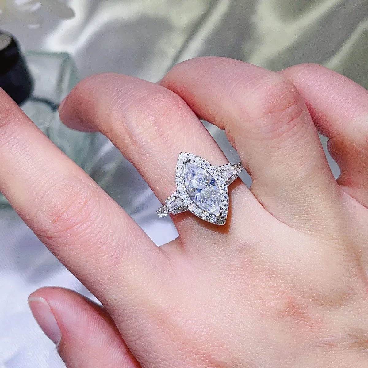 Silver Ring 2 Carat Moissanite 925 Sterling Platinum-plated White 5ef62986-b194-4ec7-9def-50805f05db60-Max-Origin Trendsi