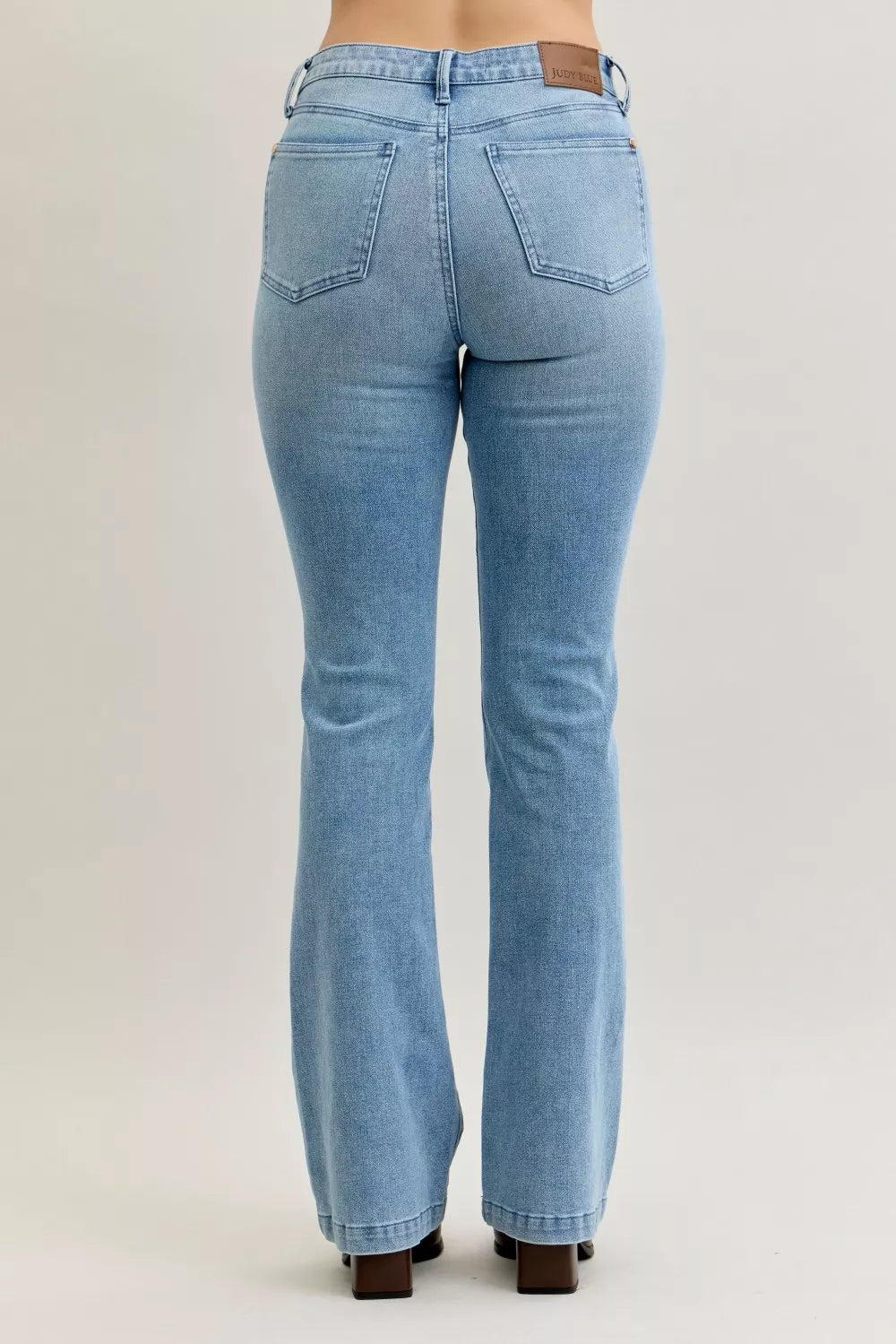 Judy Blue Bootcut Jeans Mid Rise with Contrast Wash & Front Patch Pockets 600a00bee2c649eabaf8b9c53badee56-Max-Origin Trendsi