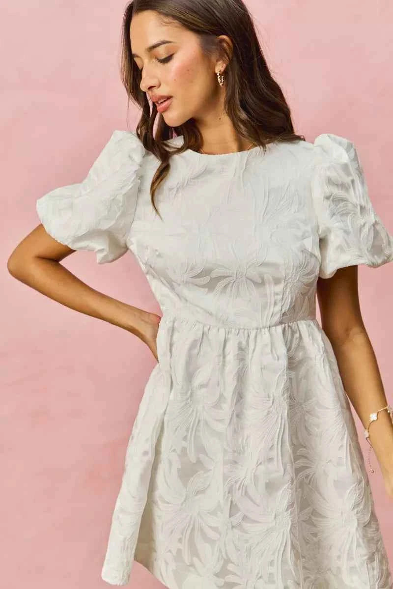 SO ME Jacquard Mini Dress White Floral Bubble Shorts Sleeves 61365317bc72495dbd5c964d83383b1c-Max-Origin Trendsi