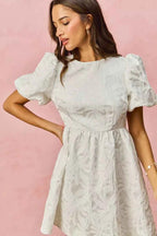 SO ME Jacquard Mini Dress White Floral Bubble Shorts Sleeves 61365317bc72495dbd5c964d83383b1c-Max-Origin Trendsi