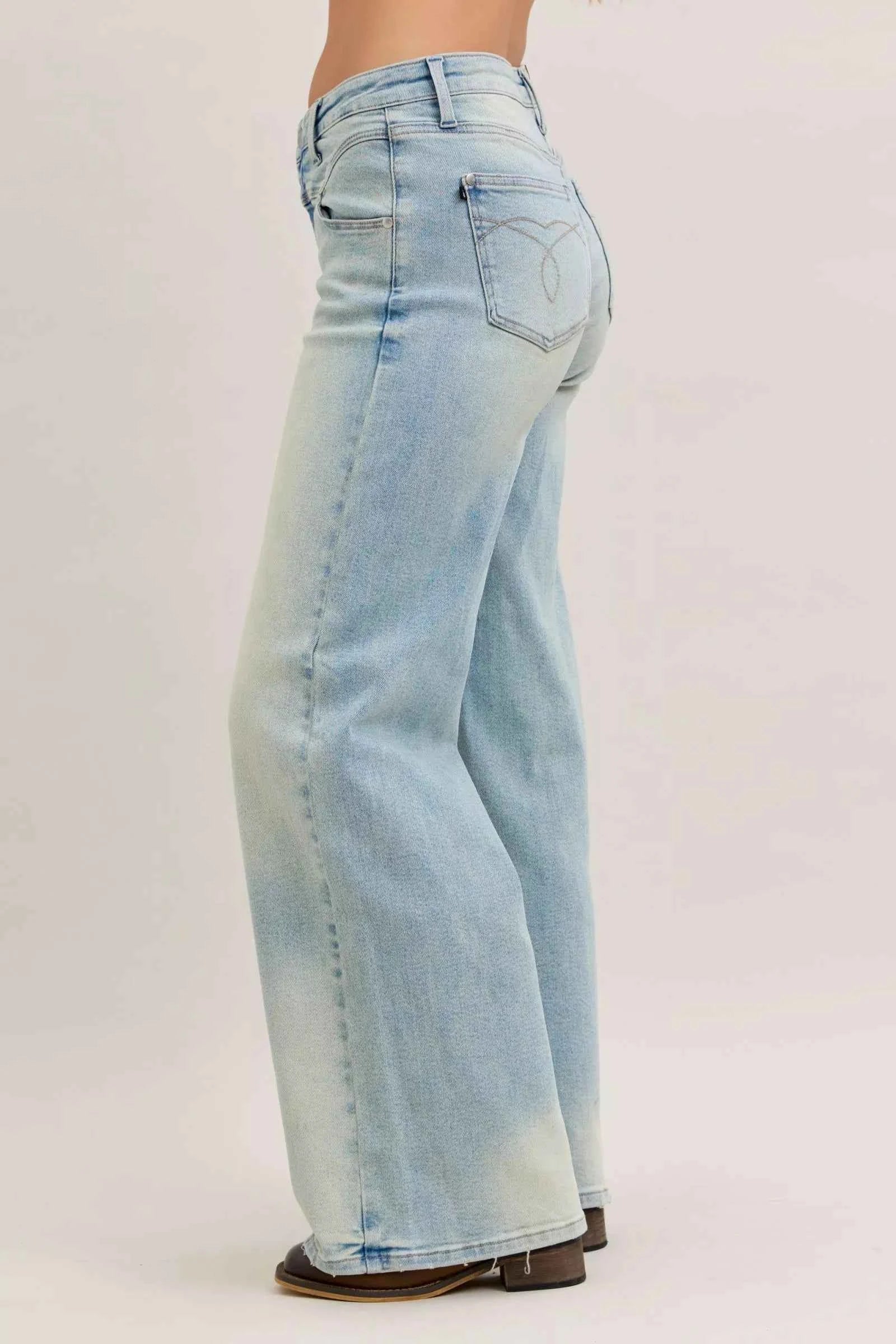 Judy Blue Straight Jeans High Waist Column Medium Wash Denim Pants 62b2c61f-c9bd-4e2c-ae43-24bbd45912a4-Max-Origin Trendsi