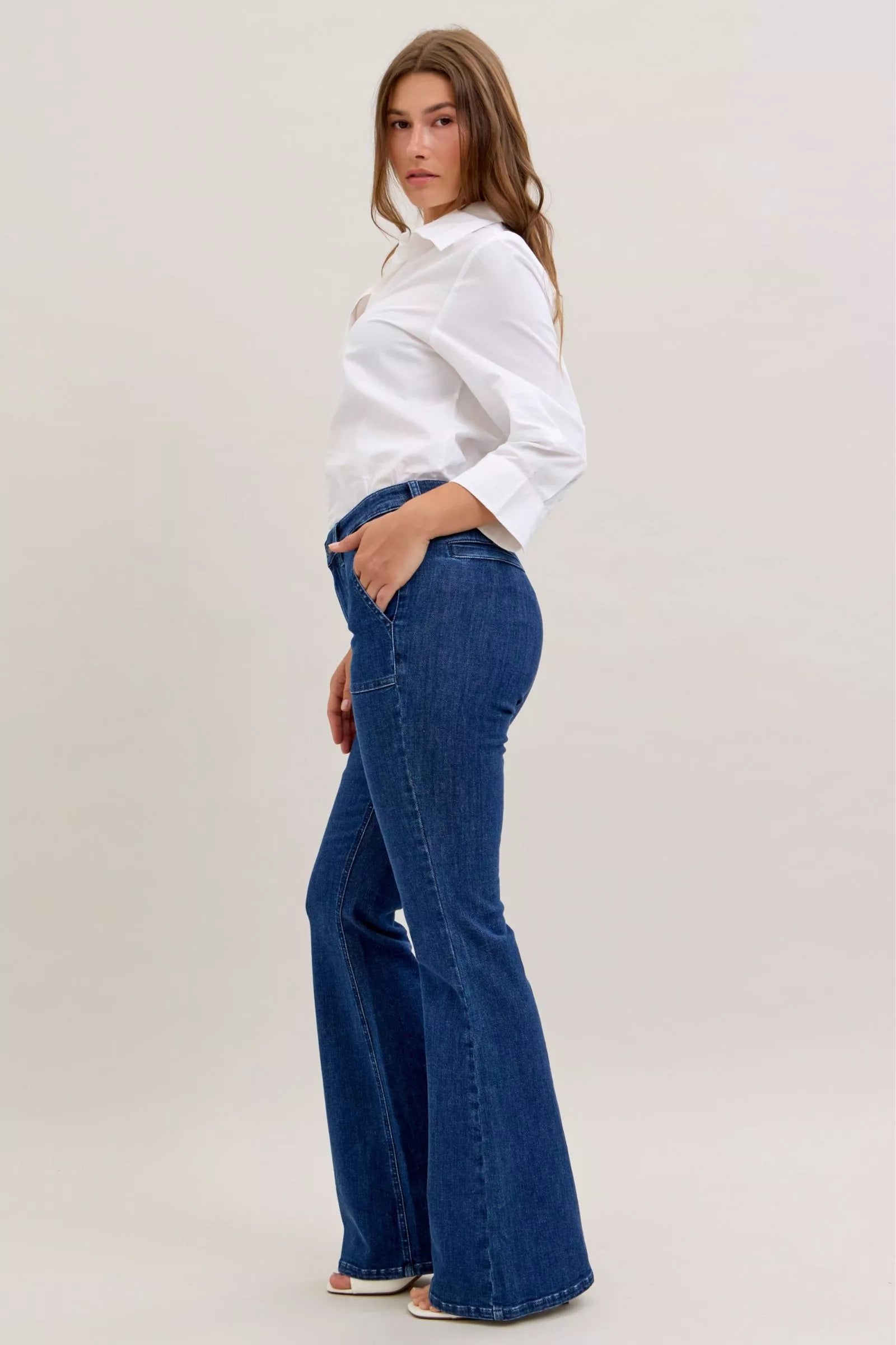 Judy Blue Flare Jeans High Waist Dark Wash with Front Patch Pockets 65bd65e2-c696-4201-aa69-b3413375c224-Max-Origin Trendsi