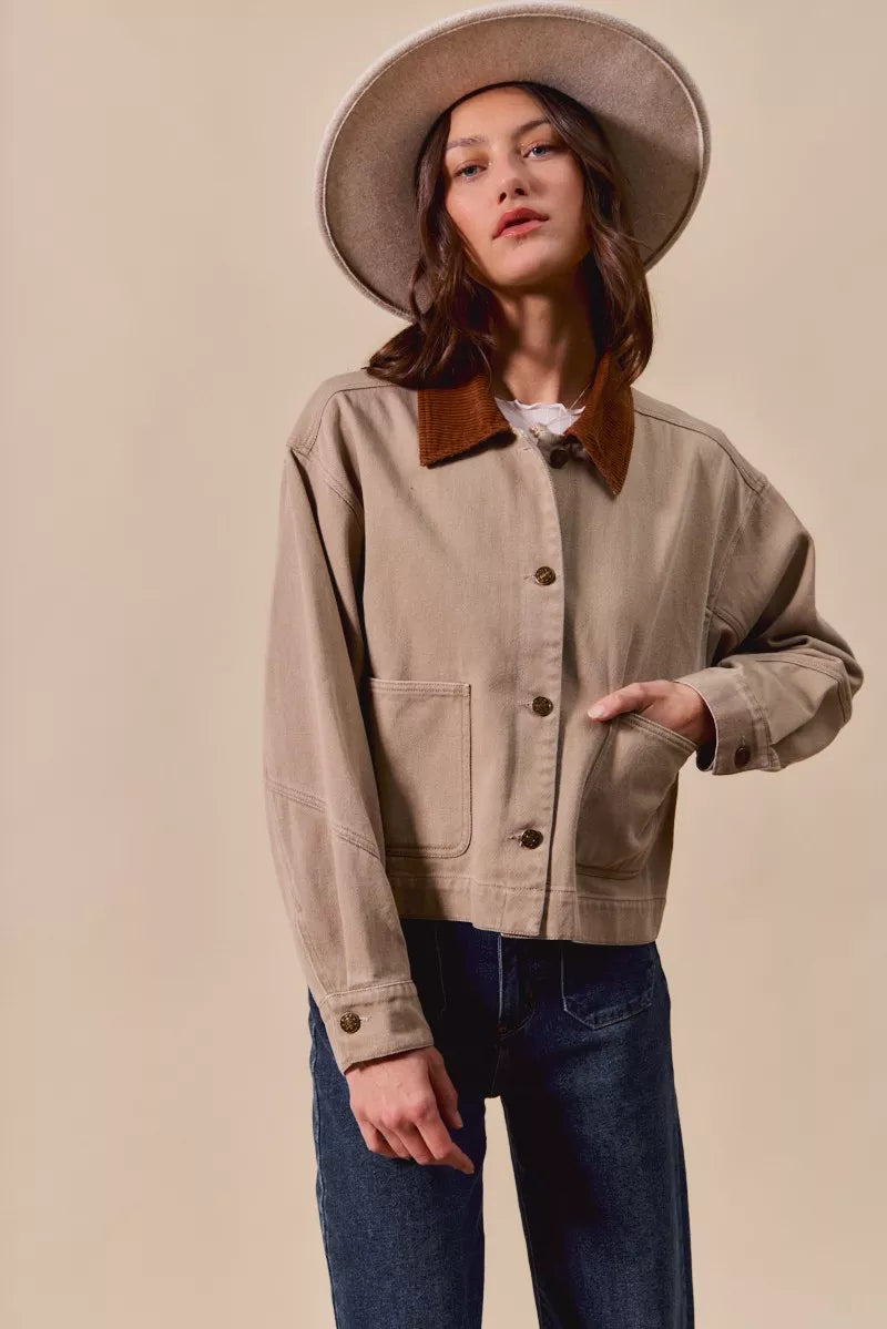 SO ME Womens Cropped Barn Jacket Cotton Twill Taupe wtih Collar and Pockets 68acc19f6dff4387a07fbef229eed809-Max-Origin Trendsi