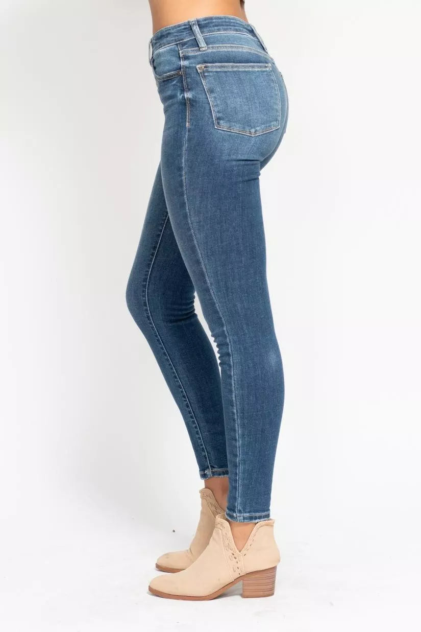 Judy Blue Skinny JeansMedium Wash High Rise Button Fly Plus Sizes Denims 73d35d16f4c04b48bb005828b0f8dcbf-Max-Origin Trendsi