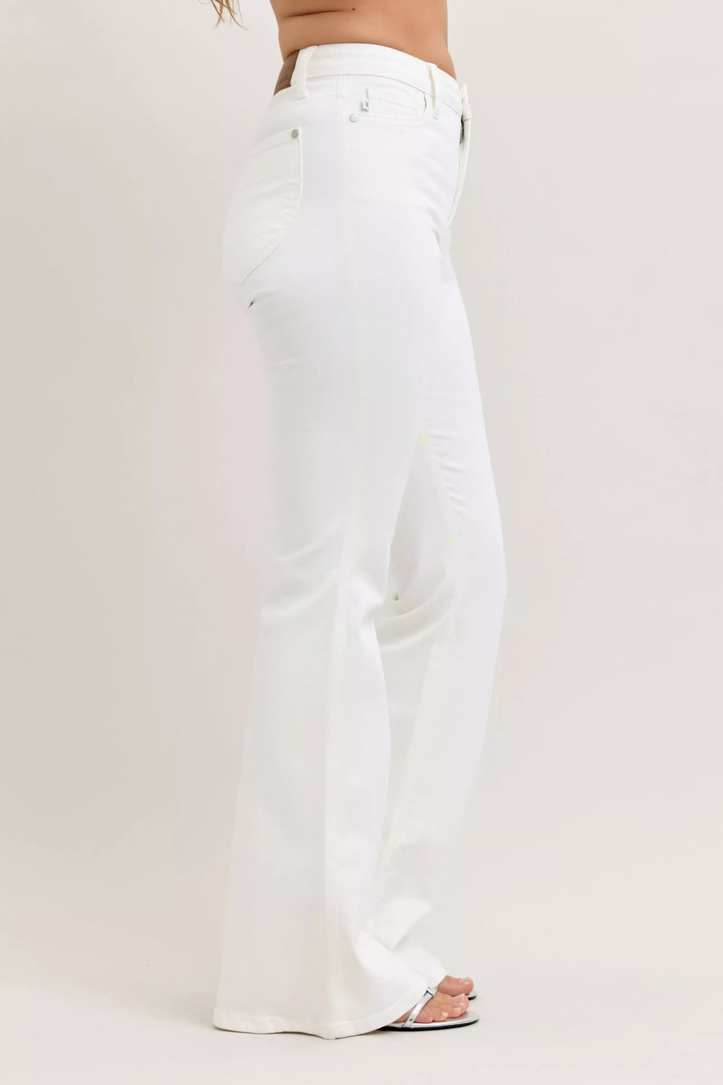 Judy Blue White Flare Jeans High-Waisted Tummy Control Denim Pants 77fdf020-1a47-4f99-921f-beda1152cf15-Max-Origin Trendsi