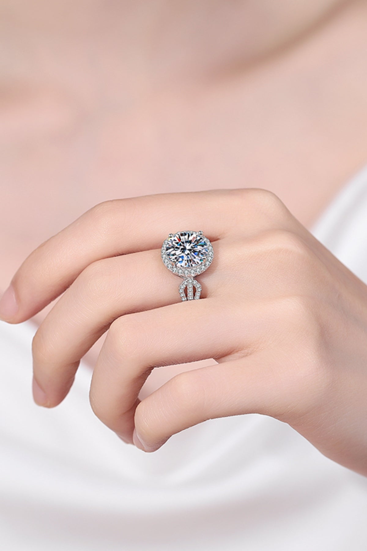 5 Carat Moissanite Silver Ring - 925 Sterling Platinum-Plated Silver 7961e11a-5917-49d2-8e9c-3e7c00d9ff64-Max Trendsi