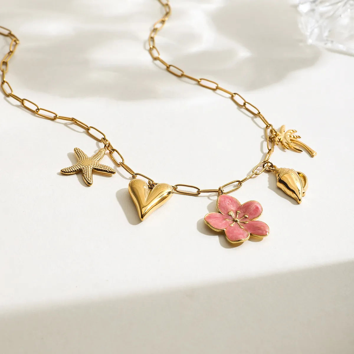 18K Gold-Plated Necklace Start Heart Pendant with Resin Flower Summer Jewelry 798d78ba-8dfd-4328-a510-c3e188de2732-Max-Origin Trendsi
