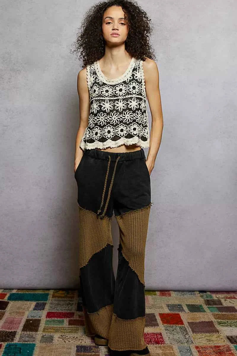 POL Floral Round Neck Cropped Crochet Sleeveless Top with Scalloped Edge