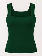 Tank sin mangas verde oscuro en plano mostrando cuello estructurado y costuras