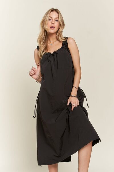 ADORA Cargo Dress Black Drawstring Slit Back With Pockets 7de0f7e0-9977-44c3-baea-8c7e05f72b30-Min Trendsi
