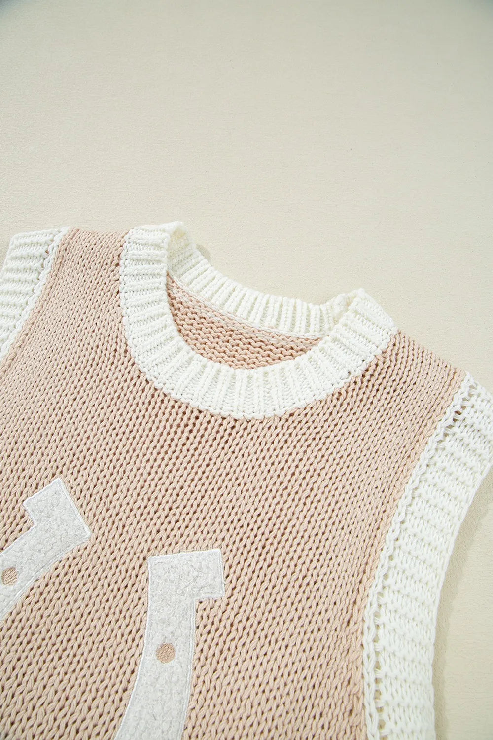 Knit Top Sleeveless Round Neck Horseshoe Contrast Sweater Vest 852193a6-13f2-42c9-92fb-afa5c2b190d5-Max-Origin Trendsi