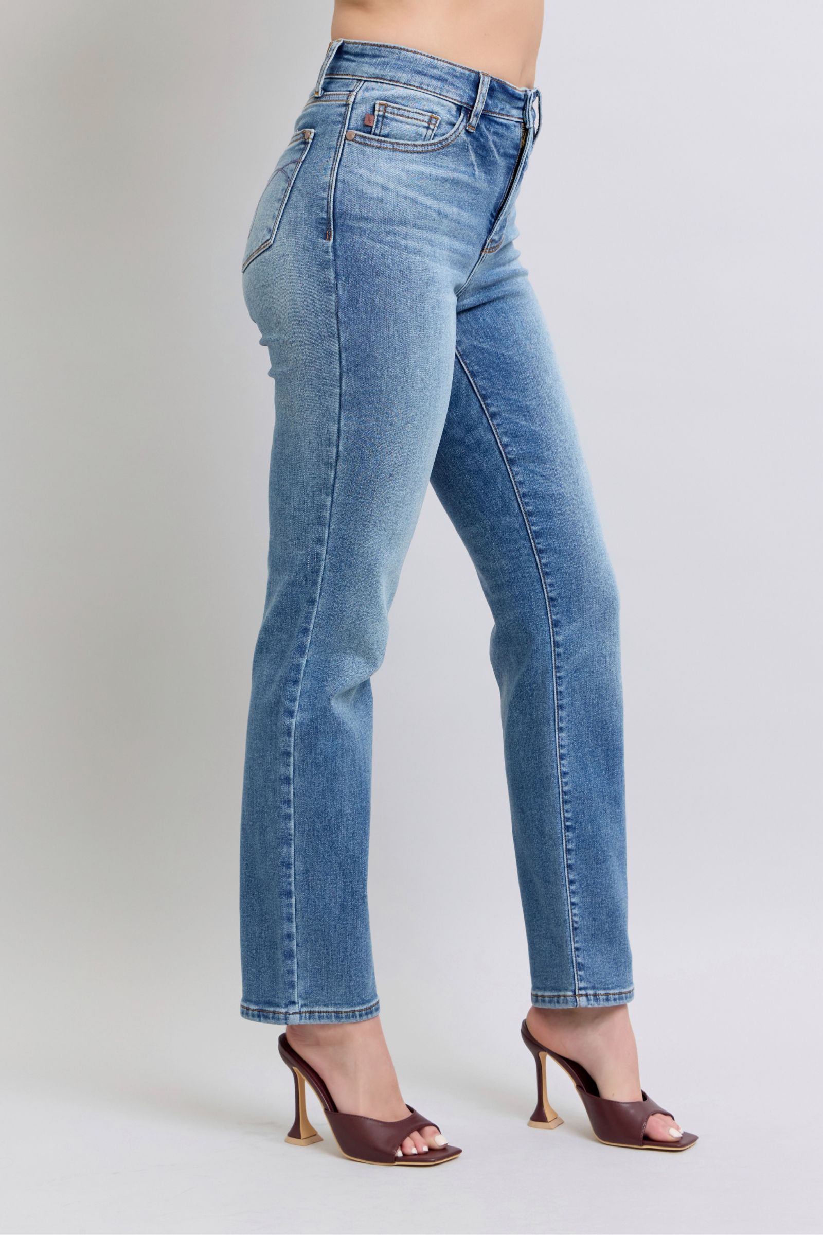Judy Blue Jeans Medium Wash Thermal Straight Denim Pants with Pockets 85e1f680-b1a9-4b53-919b-deab3ab945a9-Max Trendsi