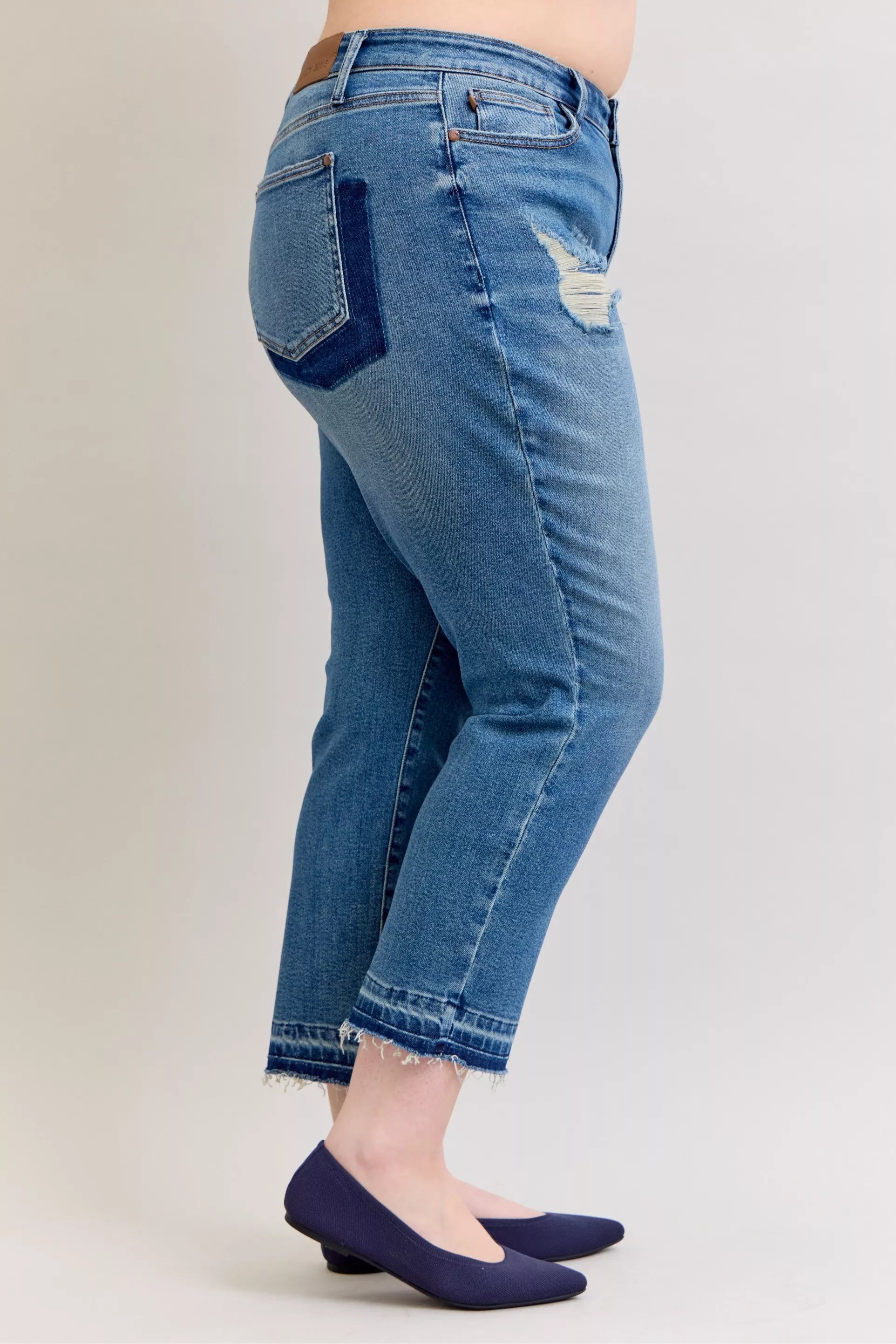 Judy Blue Jeans Boyfriend Patch & Repair Destroy Release Hem Mid Rise Plus Sizes 87796ef0-7e17-4641-94b9-ab396337662b-Max-Origin Trendsi