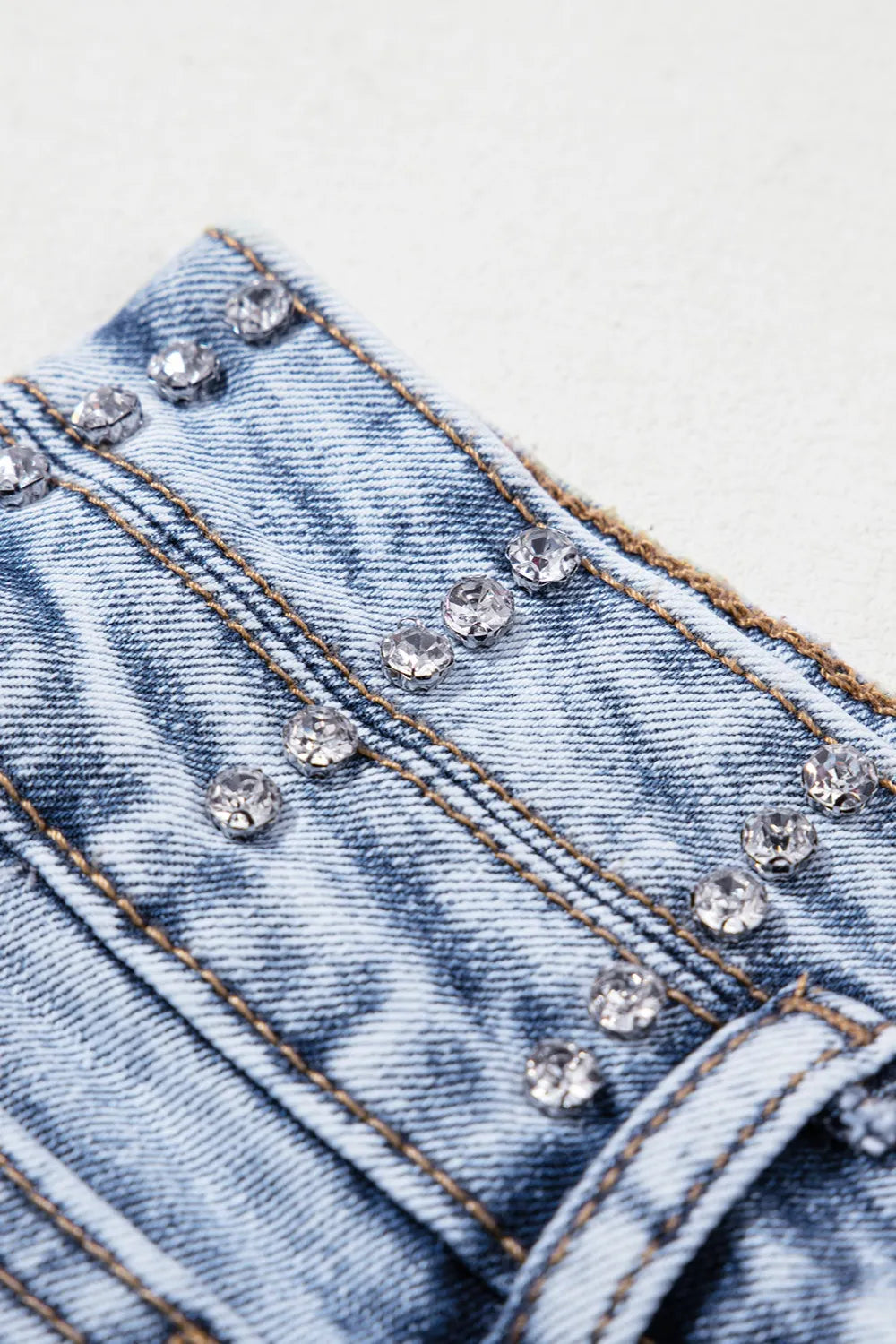 Denim Shorts Rhinestone Light Wash Raw Hem High Waist 87b1778f-e860-4684-9872-aecdd5e7972c-Max-Origin Trendsi