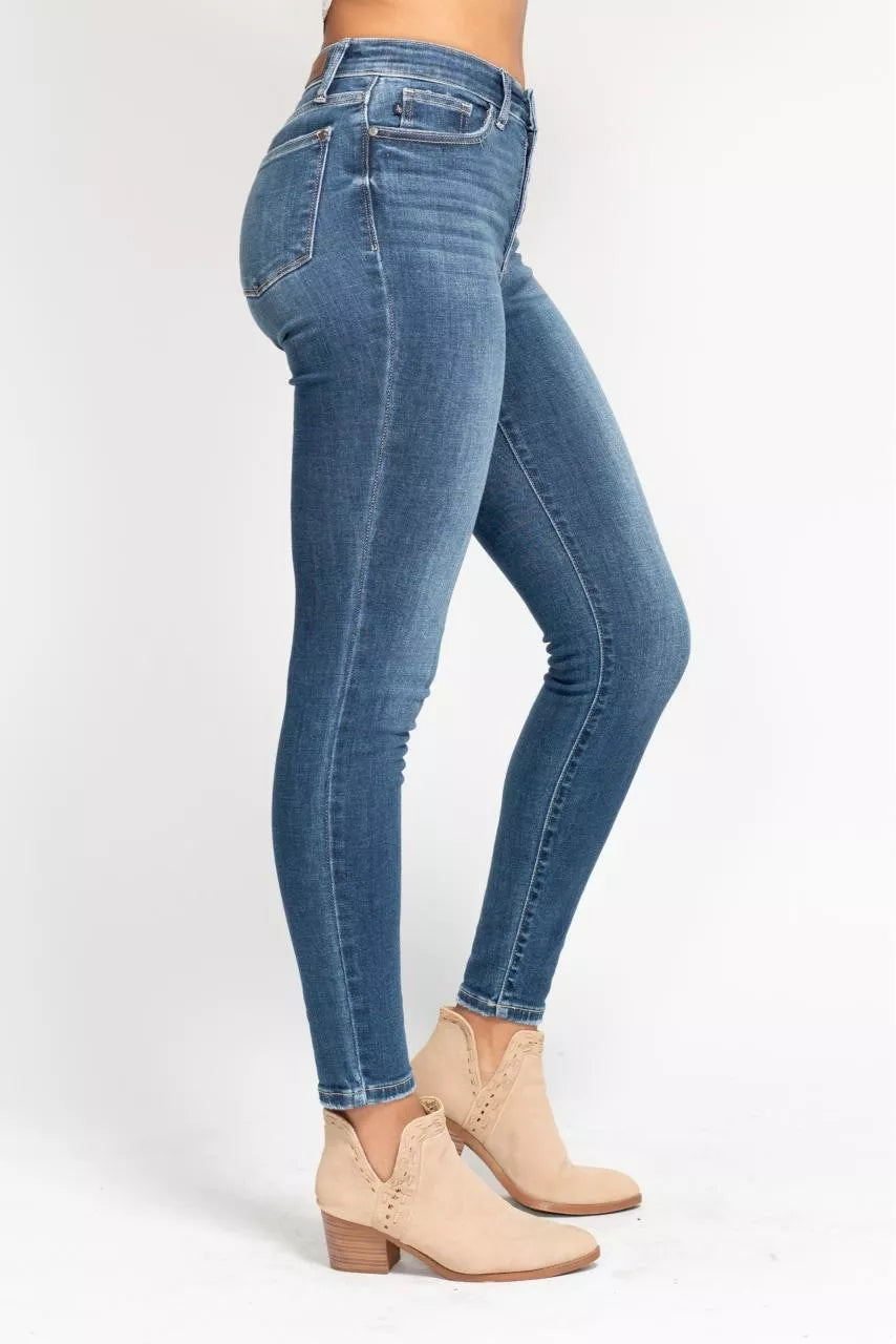Judy Blue Skinny JeansMedium Wash High Rise Button Fly Plus Sizes Denims 88b9f1e0bef246a0803a21bc49792382-Max-Origin Trendsi