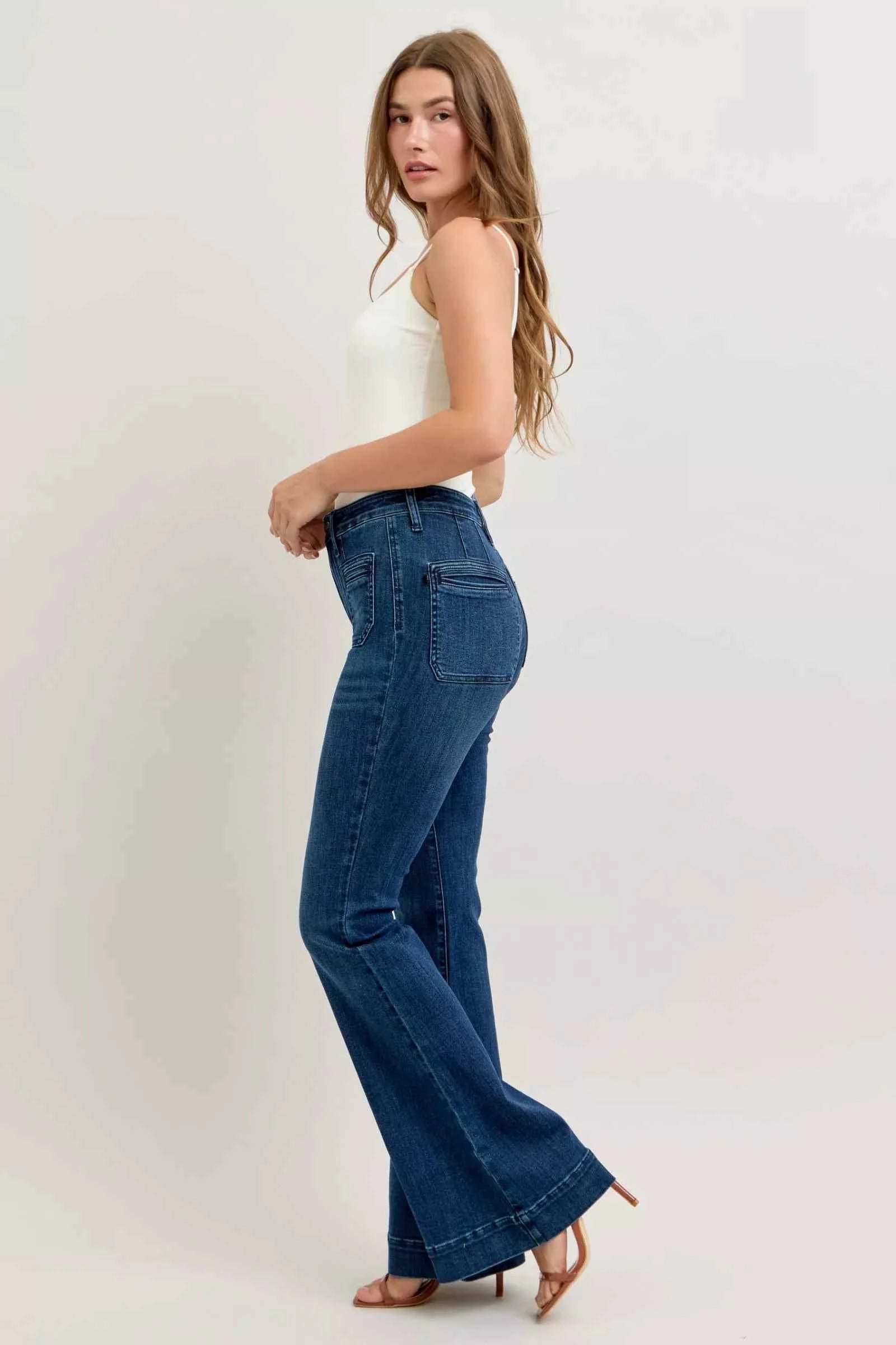 Judy Blue Flare Jeans High-Waisted with Front Pockets Dark Washed Denim 8aba09cf-f1f9-4f1c-970e-a27c6e9df6ba-Max-Origin Trendsi