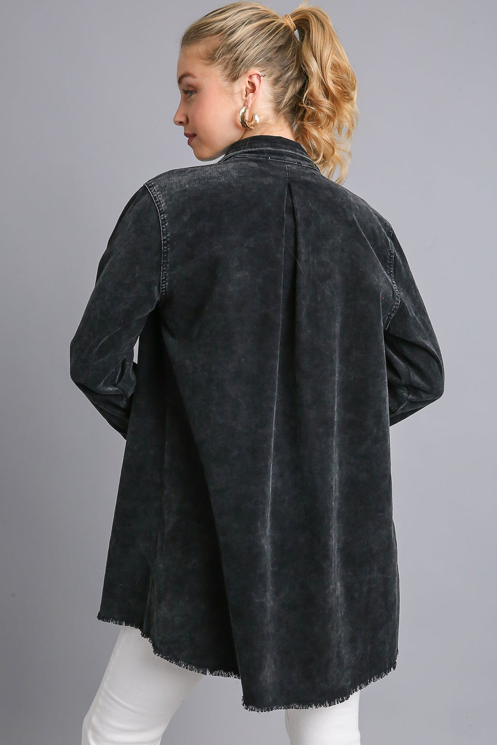 Umgee USA Black Denim Jacket Raw Hem Button Down With Chest Pockets 8d00b245-3e86-421e-97b5-ab88b314301a-Max Trendsi