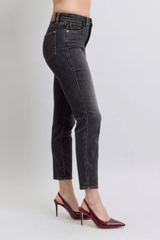 Judy Blue Black Slim Jeans Mid Rise Tummy Control 8e3efd1310f7415cbc0775c41c5cc452-Max-Origin Trendsi