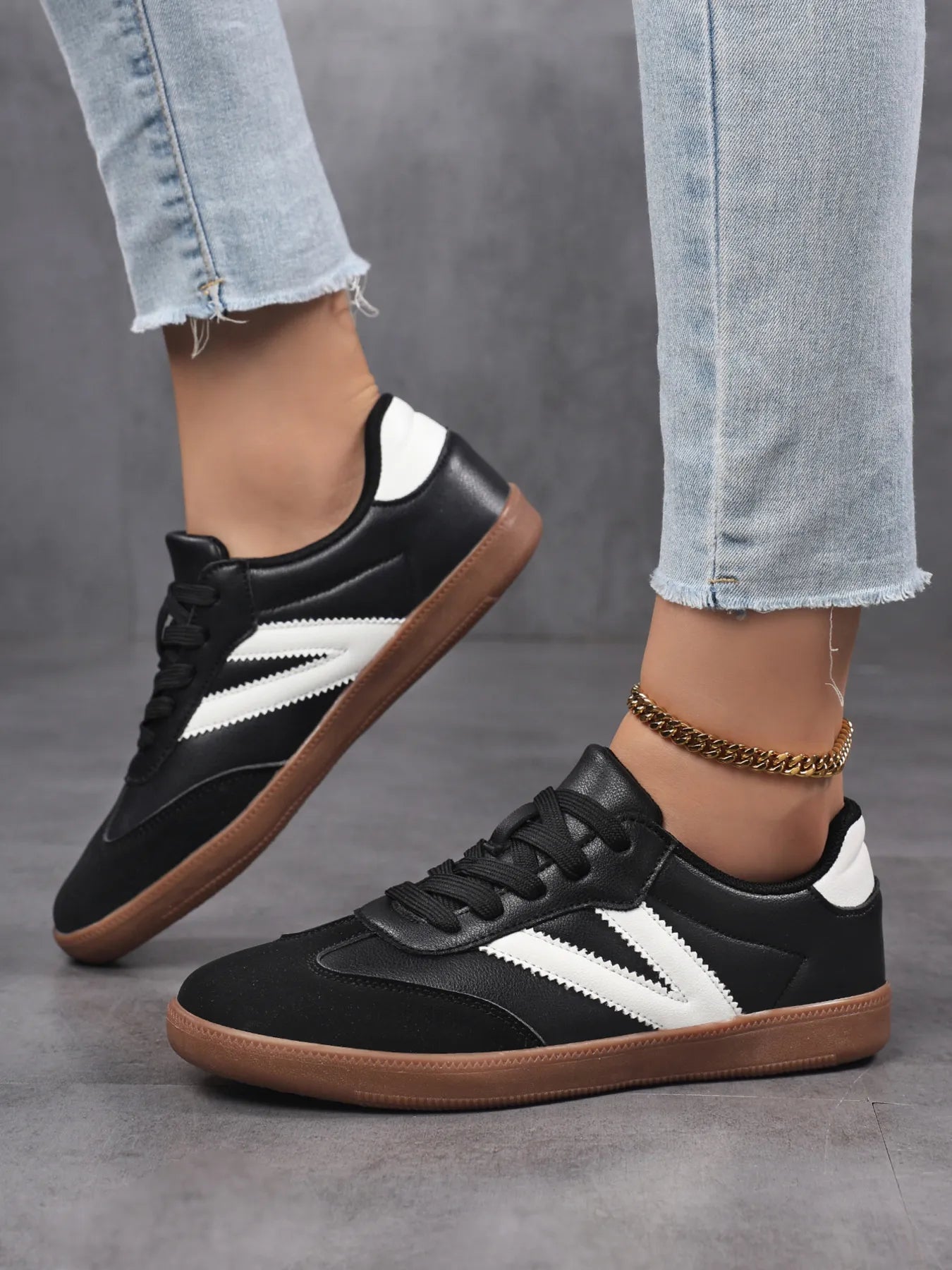 Women's Sneakers Casual V Contrast Round Toe Pu Leather Shoes 902df31064f2464ca6e6c4caac78aa42-Max-Origin Trendsi