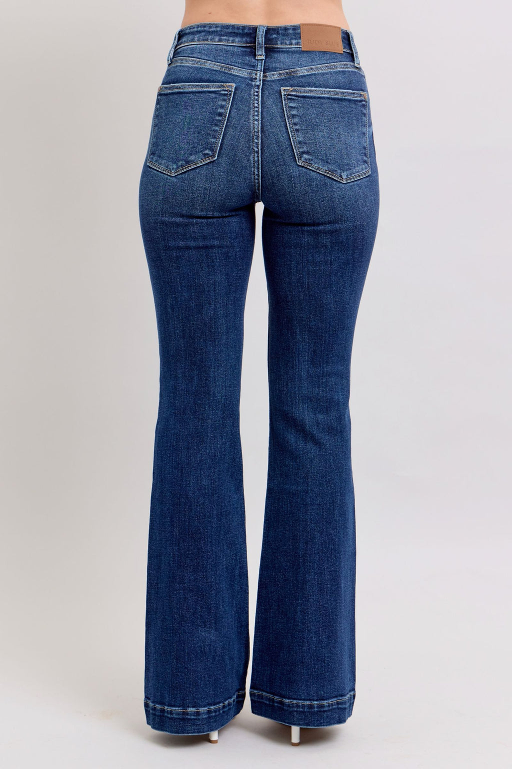 Judy Blue Flare Jeans High Rise with Pockets Dark Wash Plus Sizes 90b254db-105c-4bcc-994f-10a44c1a3379-Max Trendsi