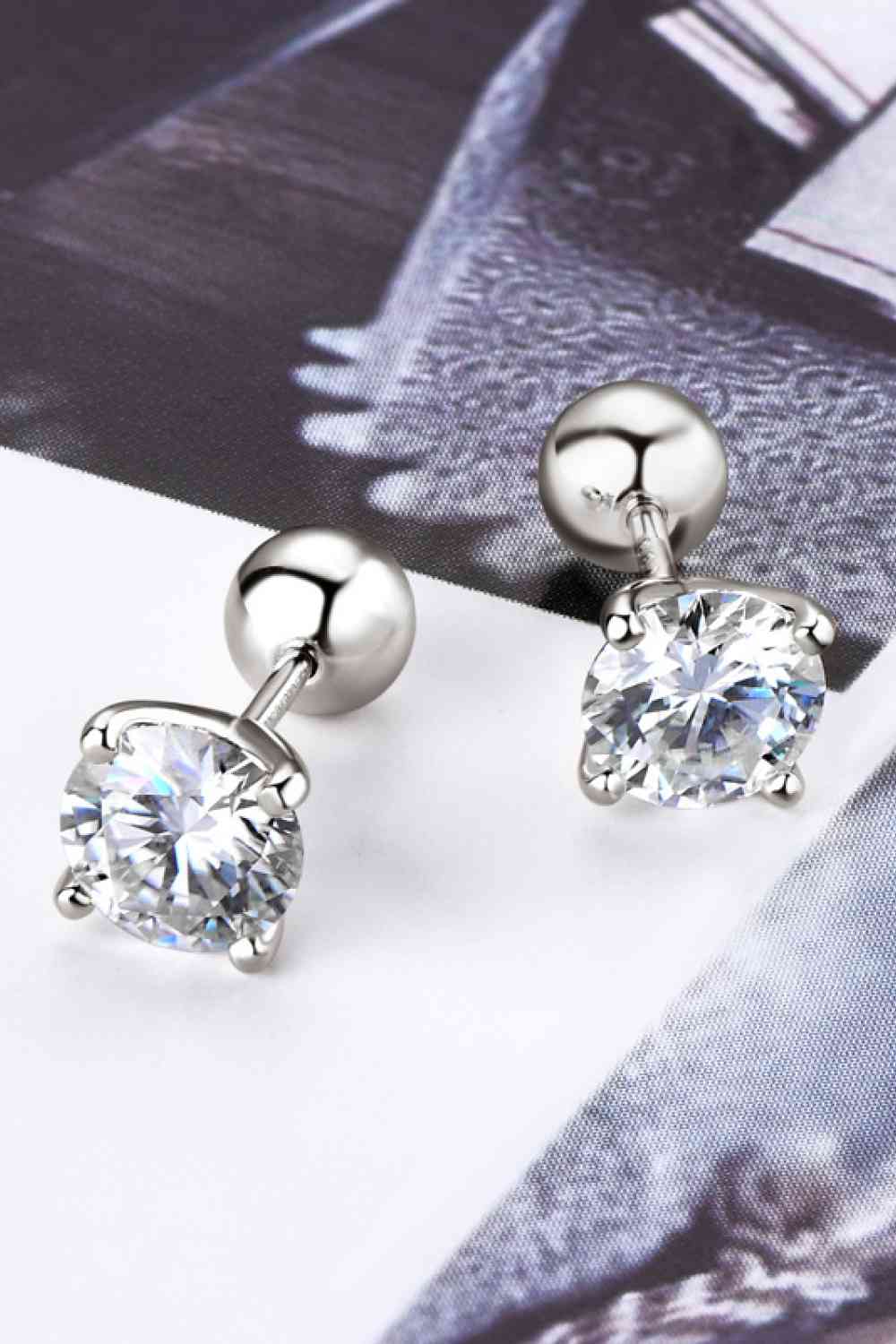 2 Carat Moissanite Stud Earrings 925 Sterling Silver 925583c100b64981823543f7a2cce2c1-Min Trendsi