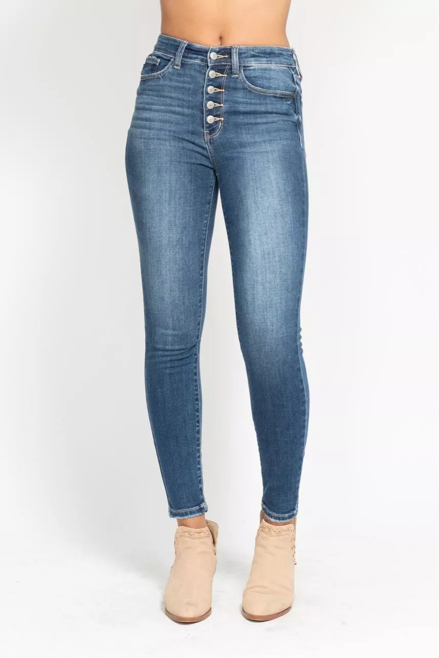 Judy Blue Skinny JeansMedium Wash High Rise Button Fly Plus Sizes Denims 935d880f35fb4e1e8378683c7de5d56b-Max-Origin Trendsi