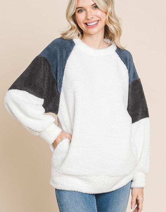 Culture Code Sweatshirt Faux Fur Women White Color Block Raglan Sleeve Pocketed White 942ec8ea-a4b9-4867-bc56-a639f7fc7a5a-Max Trendsi