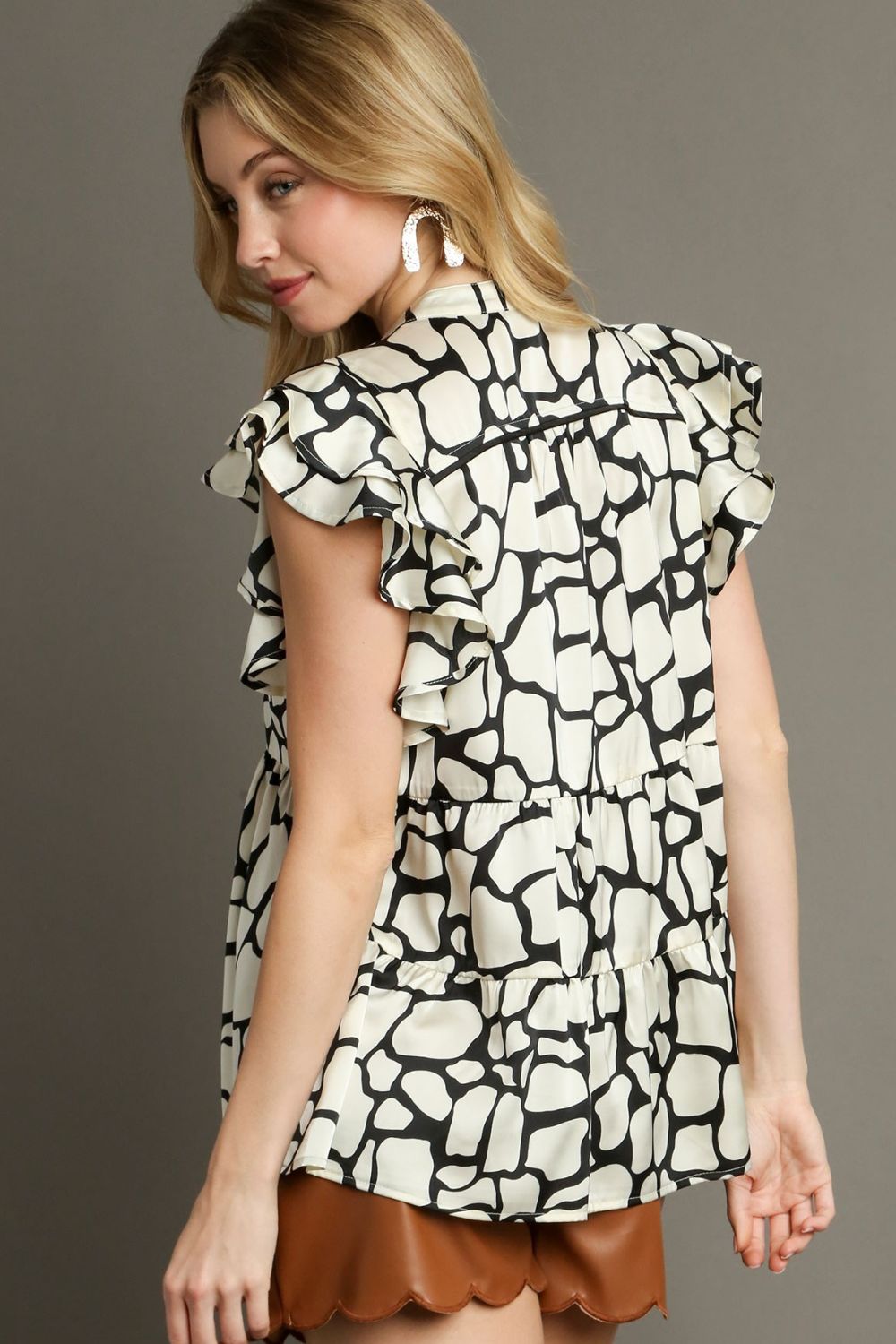 Umgee Blouse Black Two Tone Animal Print Notched Ruffle Cap Sleeve Top 943d5a50-60e8-4712-923f-0227ac1484e6-Max Trendsi