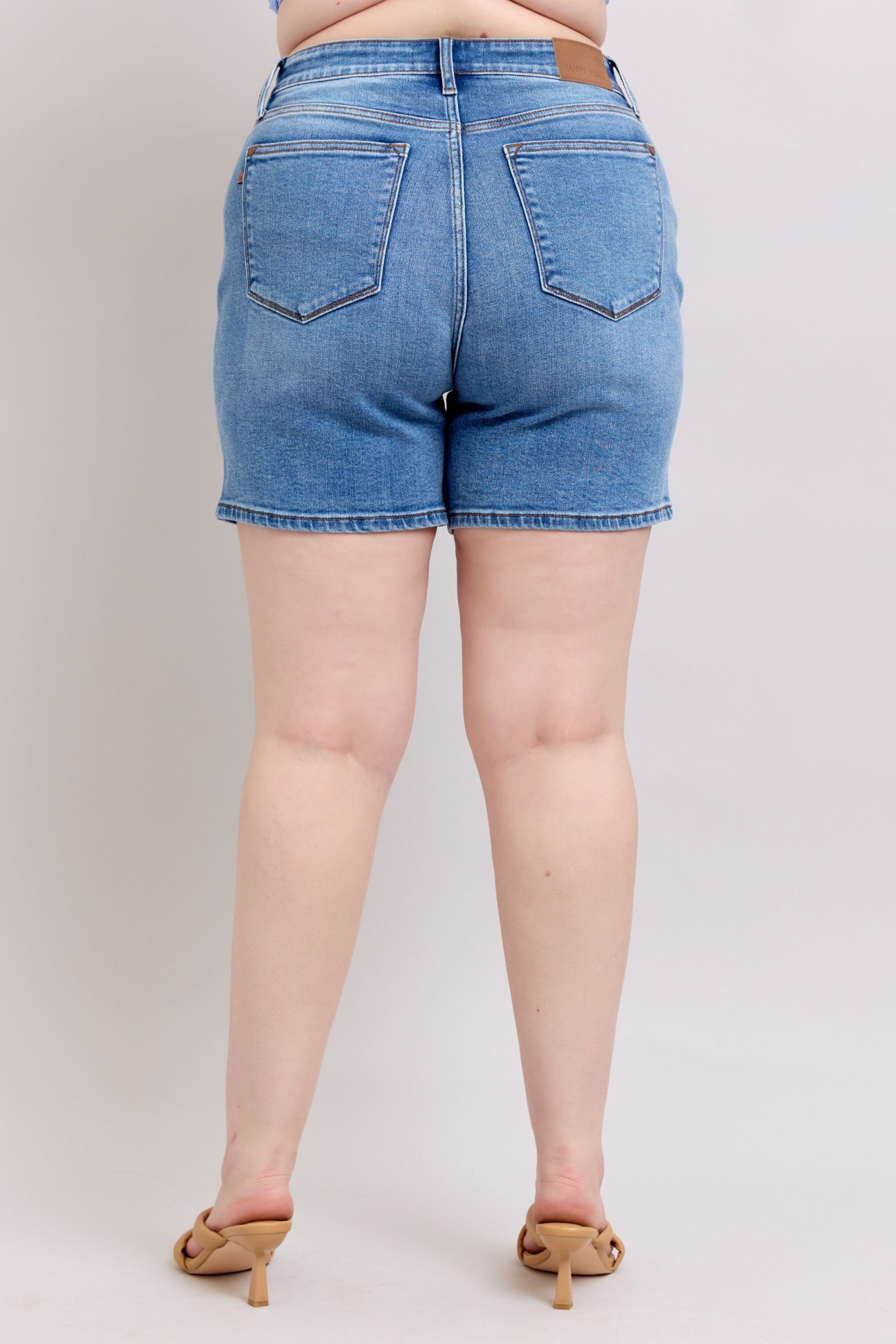 Judy Blue Denim Shorts 2 Buttons with Pockets Medium Wash Plus Sizes 95643ca9-fdc1-4c92-97a0-b7f02239f5cc-Max Trendsi