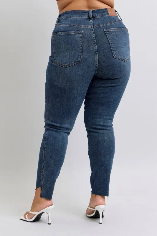 Judy Blue Skinny Jeans High Waist Raw Hem Side Slit Dark Wash 97dfdd1c-d13c-4763-b172-d08836c7270c-Max-Origin Trendsi