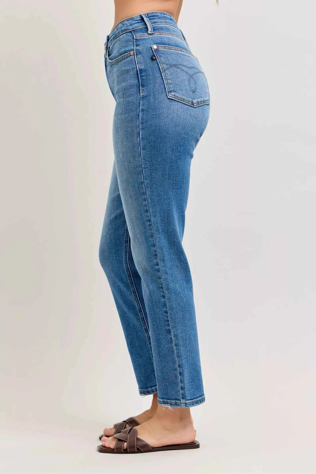 Judy Blue Straight-Leg Jeans High-Waisted Medium Wash Blue Denim Pants 990ec990-85bb-45aa-ac46-6dccefc1c136-Max-Origin Trendsi