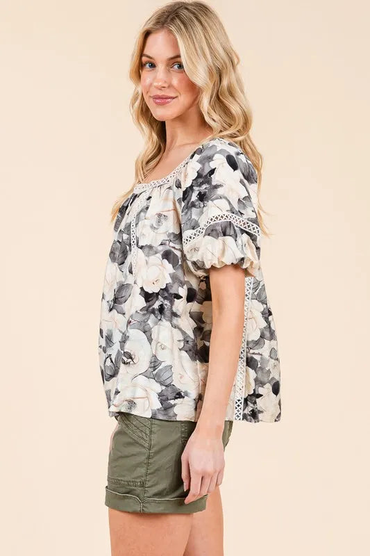 Lime 'N' Chili Blouse Black Floral Print Lace Trim Puff Short Sleeve 996f9ec52e164c3faf627c81fbb4005e-Max-Origin Trendsi