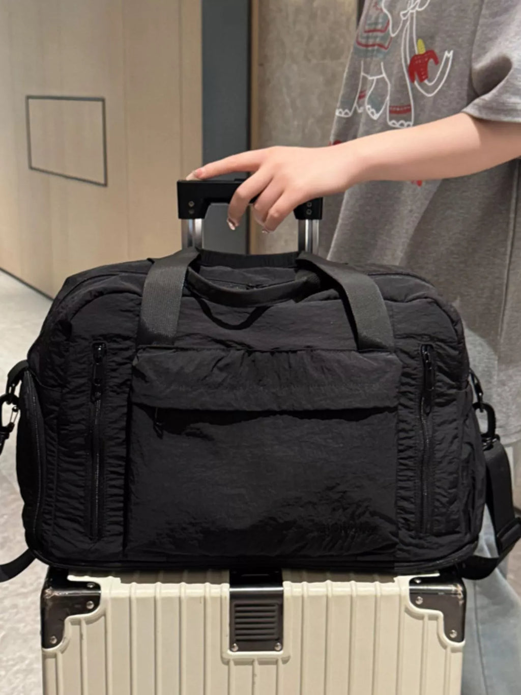 Travel Bag Lightweight Oxford Fabric Medium with Shoulder Strap 9c071966-82bf-49b1-8798-c4b3d720888b-Max-Origin Trendsi