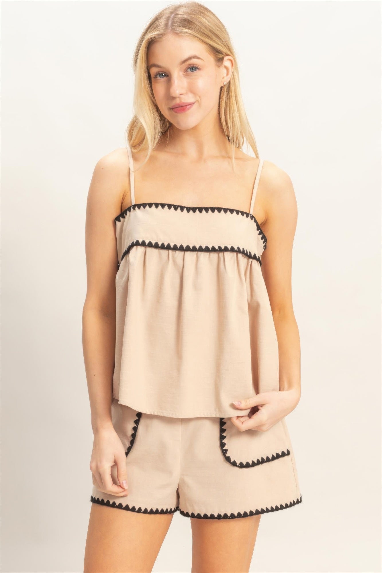 Sleeveless Babydoll Top with Contrast Scalloped Trim, Lightweight and Flowing Fit for Warm Weather