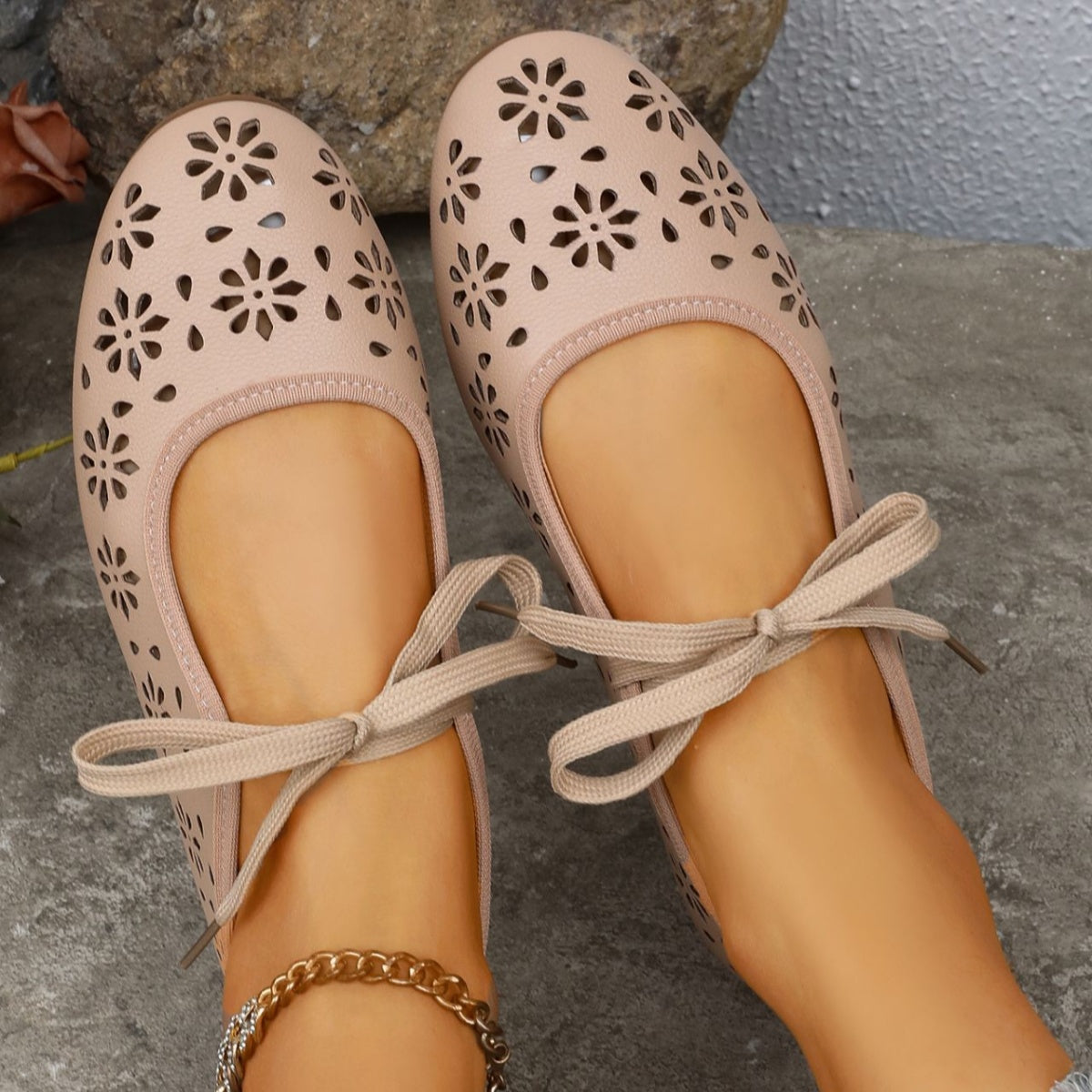 Casual Slip-Ons Floral Cutout Bow Tied Flats Women's Breathable Shoes