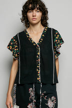 POL Schwarze Bluse Baumwolle V-Ausschnitt Blumenmuster Rüschen Freizeit Kurzarm-Top