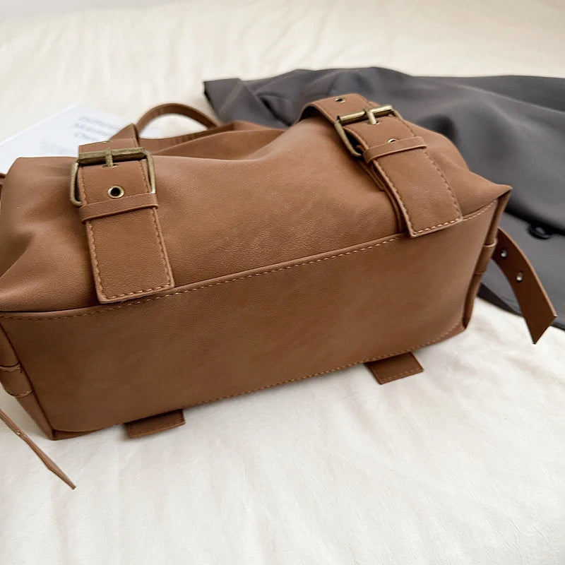 Women's Shoulder Bag Vintage Baguette-Shape PU Leather Zipper Crossbody Bag with Phone Pocket