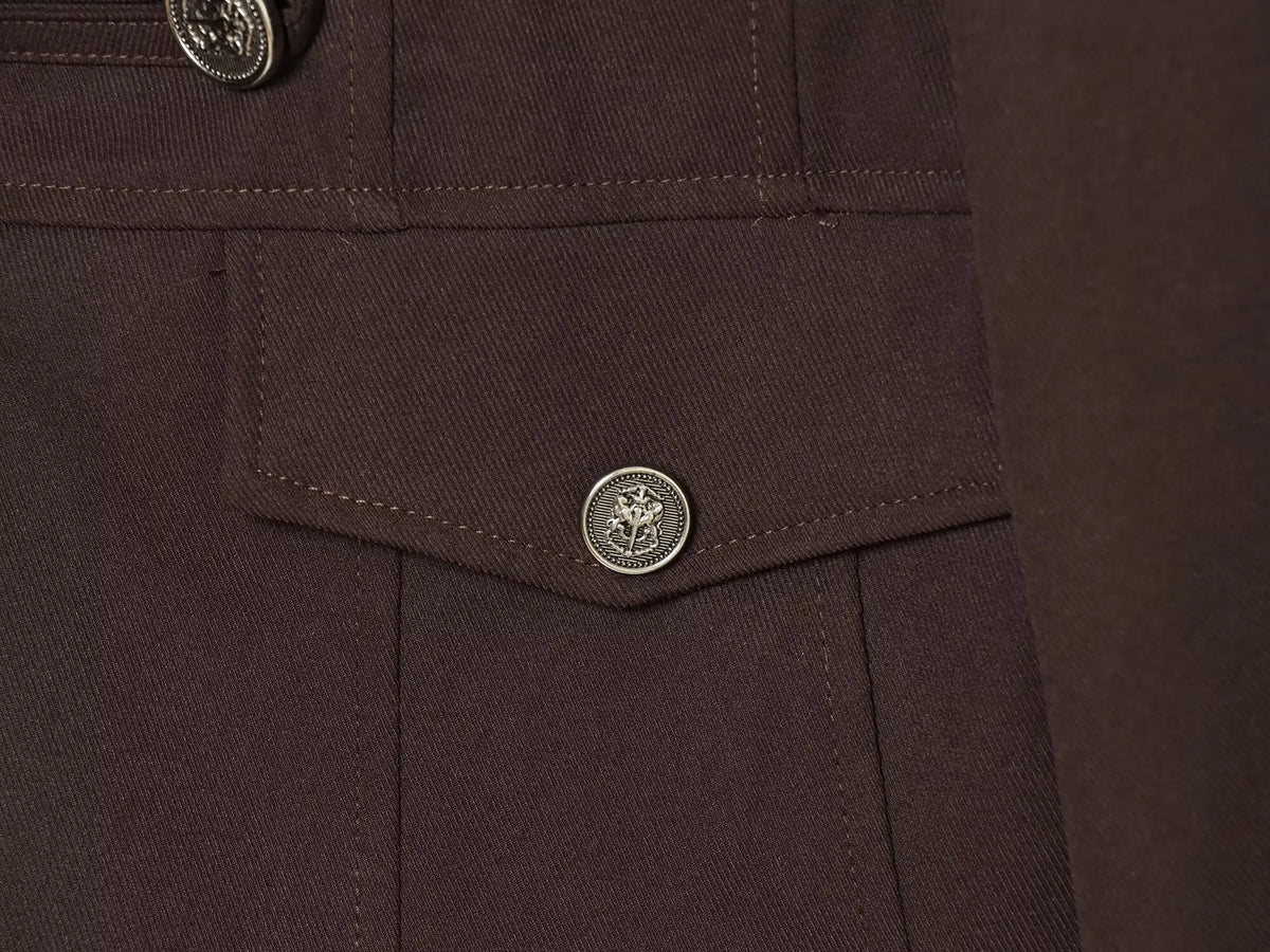 Casaco Feminino Estilo Militar com Fecho e Detalhes de Botões