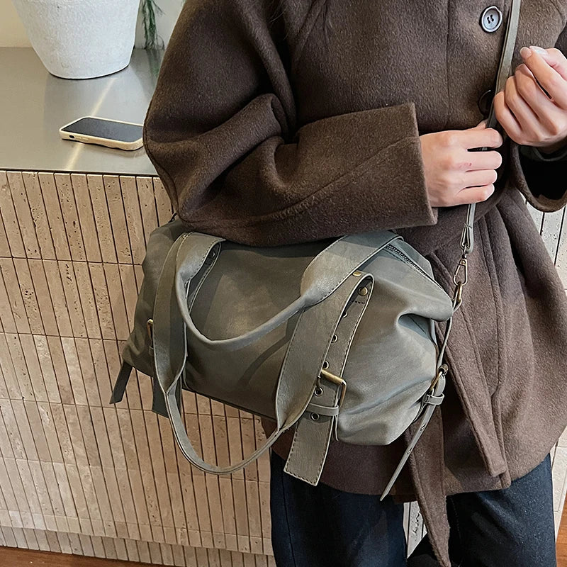 Women's Shoulder Bag Vintage Baguette-Shape PU Leather Zipper Crossbody Bag with Phone Pocket