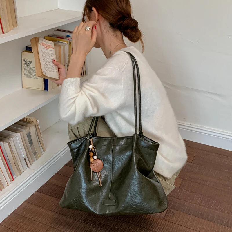 Styleinger Women's Tote Bag Vintage Large-Capacity Soft Hobo PU Leather Zipper Shoulder Bag with Phone Pocket & Charm