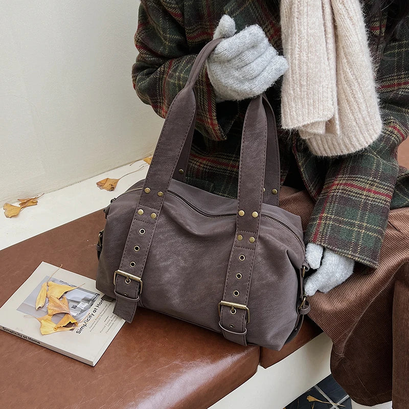 Women's Shoulder Bag Vintage Baguette-Shape PU Leather Zipper Crossbody Bag with Phone Pocket