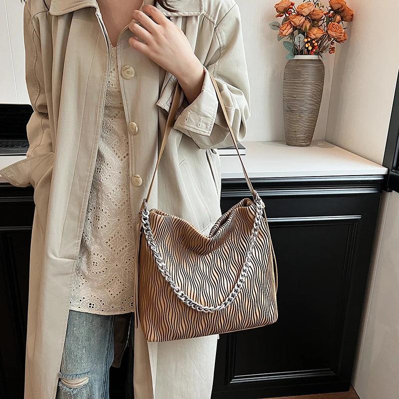 Women Shoulder Bags Leather Wave Pattern Thick Silver Chain Handle Snap Purses