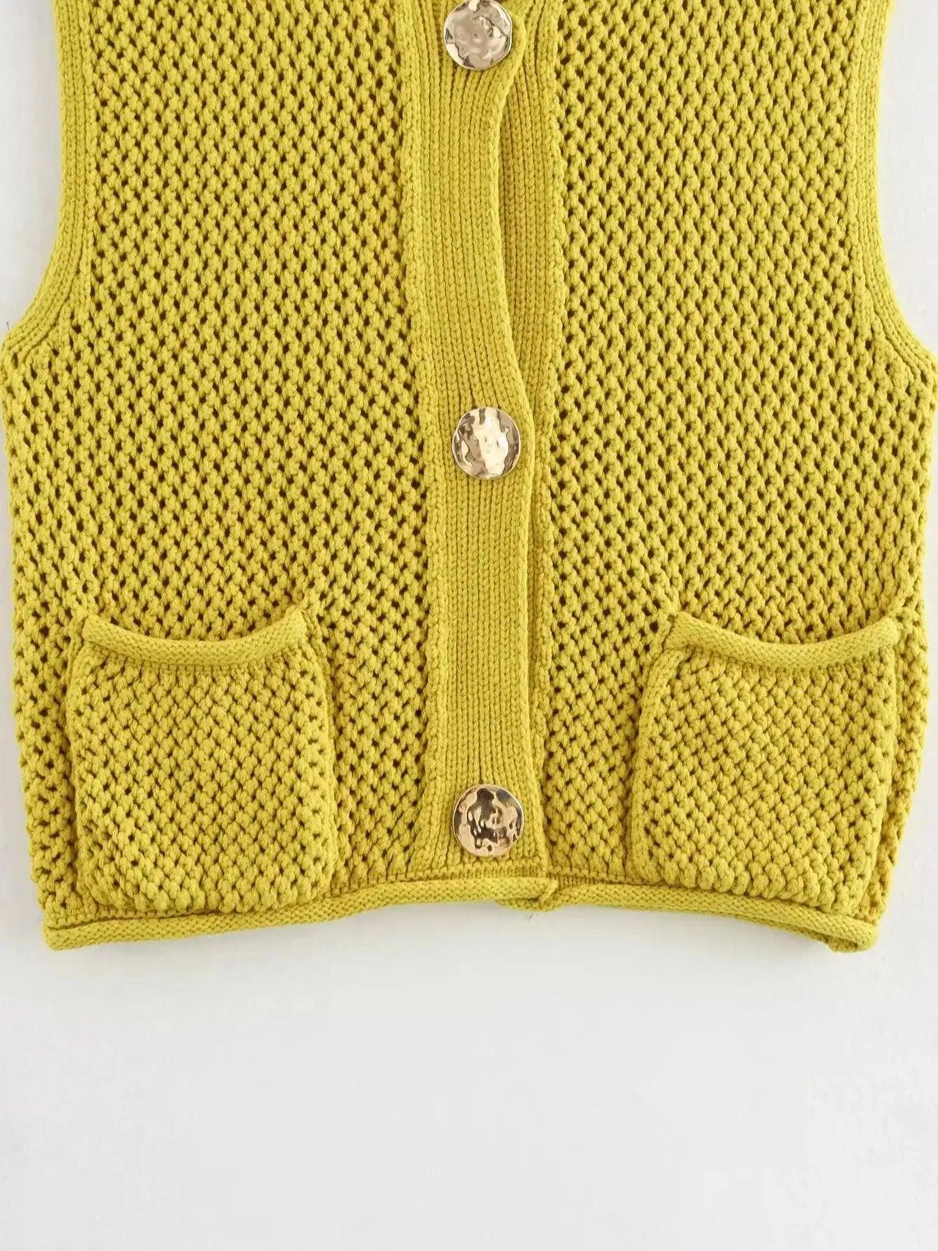 Cropped Chunky Knit Top Sleeveless Front Button Patch Pockets Waistcoat S6e17bd1f8a8f452686f70183db8e0943D STYLEINGER