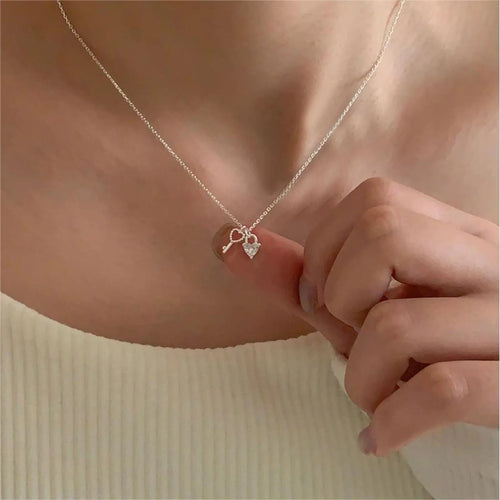 S925 Sterling Silver Unique Key and Heart Pendant Necklace for Women, Sweet and Fresh Pure Silver Collarbone Chain Jewelry